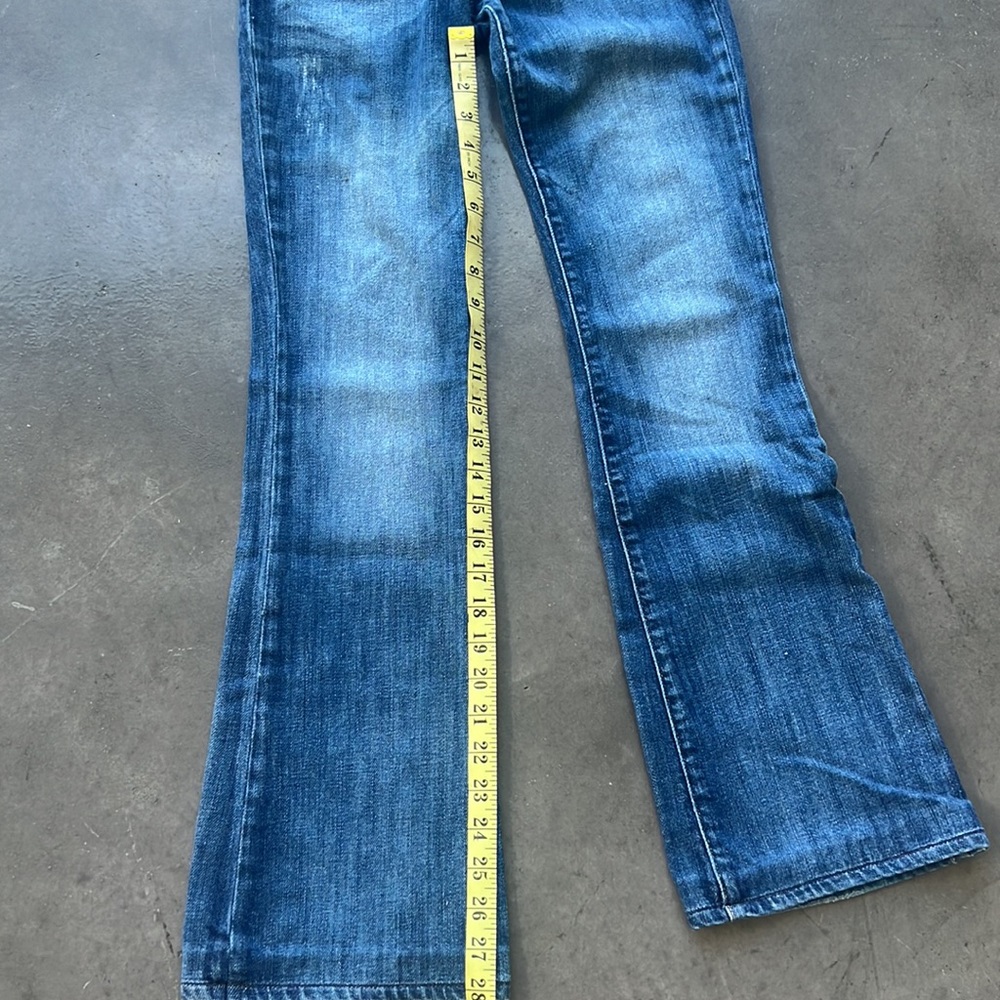 Classic Chip and Pepper denim. Length has been altered for the petites. - Picture 6 of 9